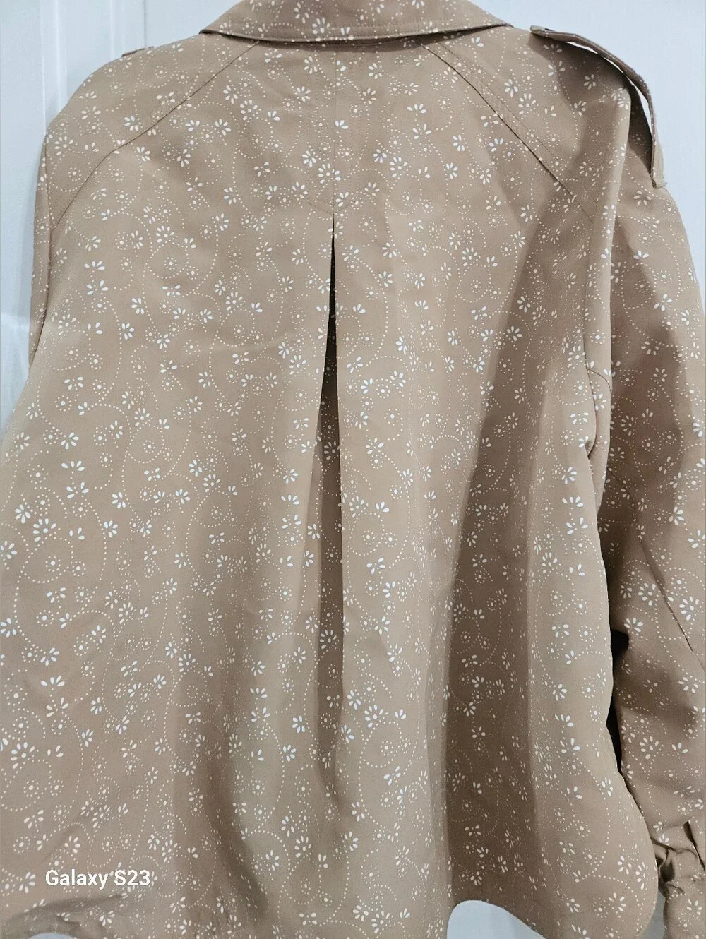 ANTHROPOLOGIE Cropped Floral-Print Trench Coat in Tan